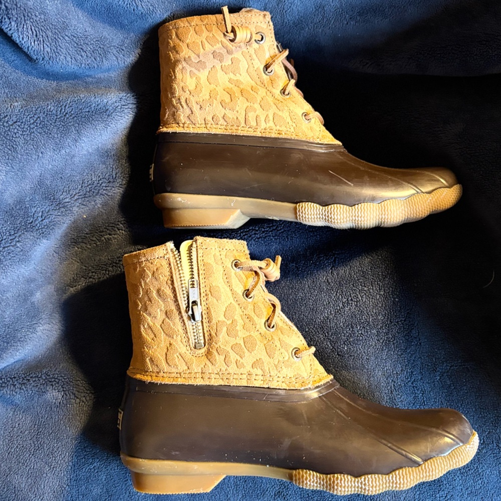 Sperry Saltwater™ Cheetah Duck Boot - Picture 4 of 14